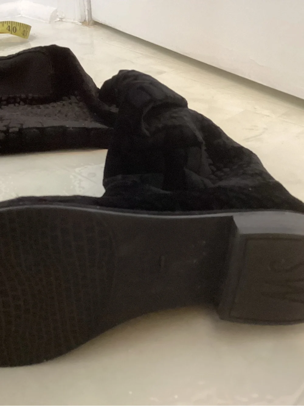 Stuart Weizman croc embossed Nero boots